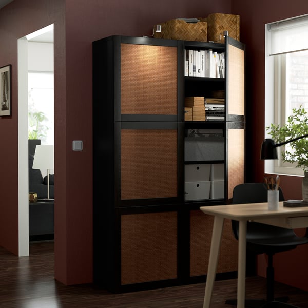 BESTÅ Mobile con ante, marrone-nero Studsviken/marrone scuro pioppo intrecciato, 120x42x193 cm