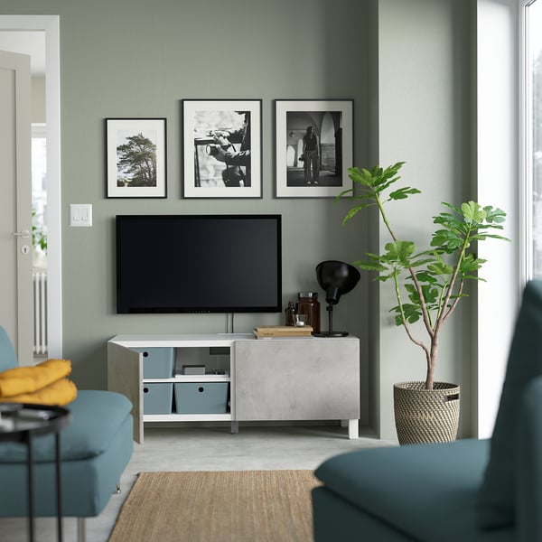 BESTÅ Mobile TV con ante, bianco Kallviken/Stubbarp/grigio chiaro, 120x42x48 cm