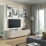 BESTÅ Mobile TV con ante, bianco/Lappviken grigio chiaro/beige, 180x42x38 cm