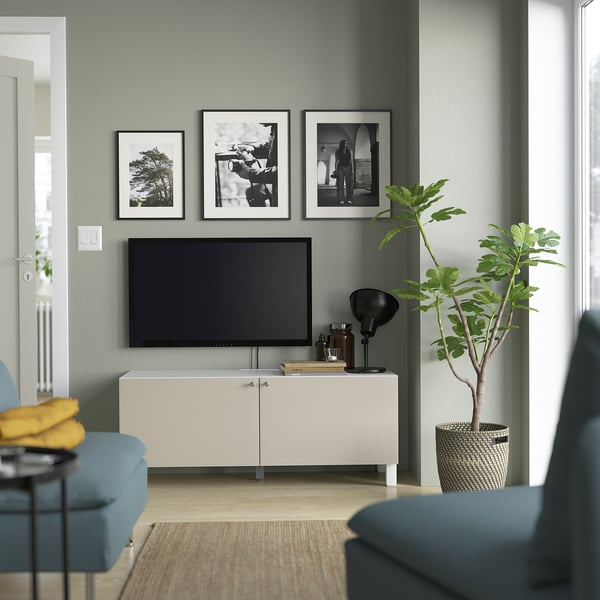 BESTÅ Mobile TV con ante, bianco Lappviken/Stubbarp/grigio chiaro/beige, 120x42x48 cm