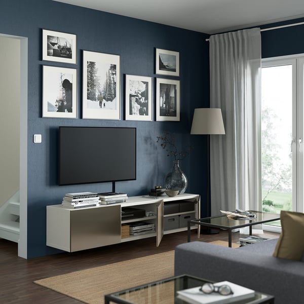 BESTÅ Mobile TV con ante, bianco/Riksviken effetto bronzo chiaro, 180x42x38 cm