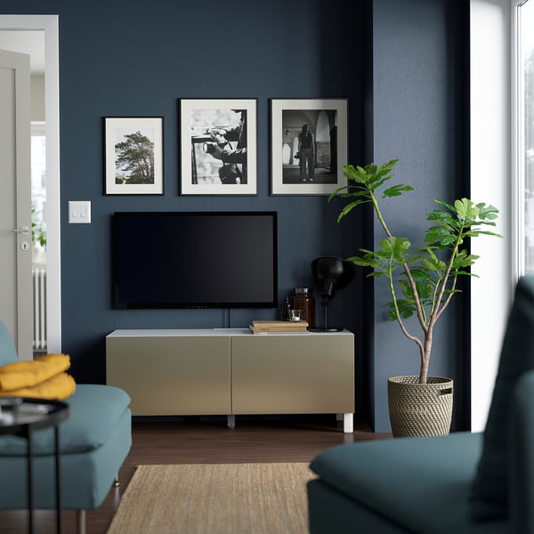 BESTÅ Mobile TV con ante, bianco Riksviken/Stubbarp/color bronzo, 120x42x48 cm