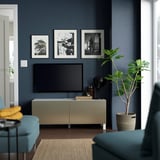BESTÅ Mobile TV con ante, bianco Riksviken/Stubbarp/color bronzo, 120x42x48 cm