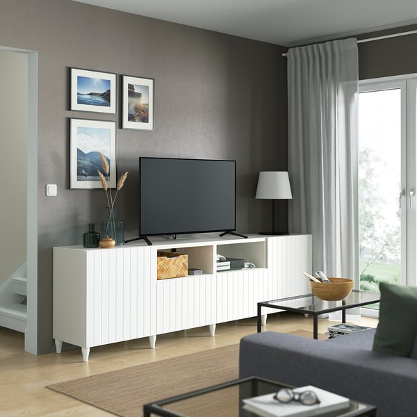 BESTÅ Mobile TV con ante e cassetti, bianco/Sutterviken/Kabbarp bianco, 240x42x74 cm