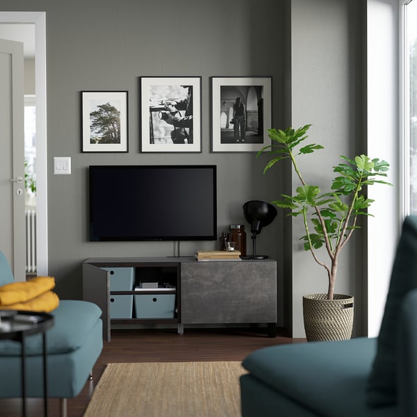 BESTÅ Mobile TV con ante, marrone-nero/Kallviken/Stubbarp grigio scuro, 120x42x48 cm