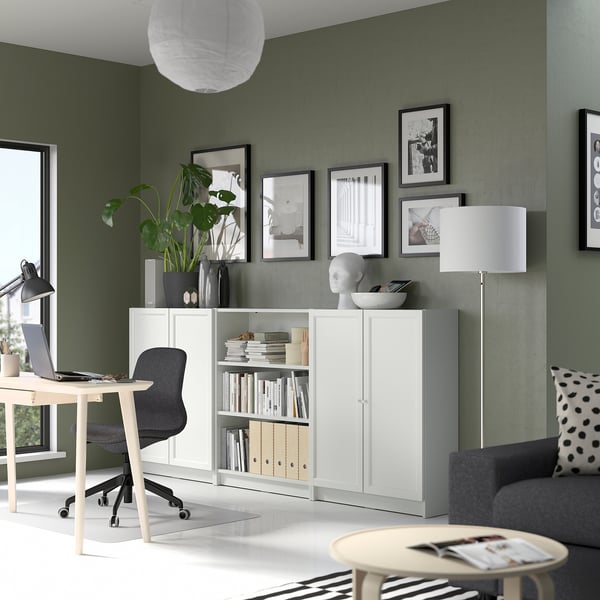 BILLY / OXBERG Combinazione di librerie con ante, bianco, 240x30x106 cm