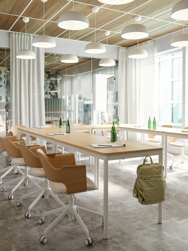 FJÄLLBERGET Sedia per riunioni con rotelle, impiallacciato rovere mord bianco/Gunnared beige
