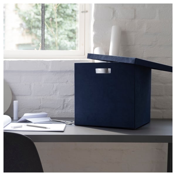 GJÄTTA Scatola con coperchio, velluto blu scuro, 32x35x32 cm