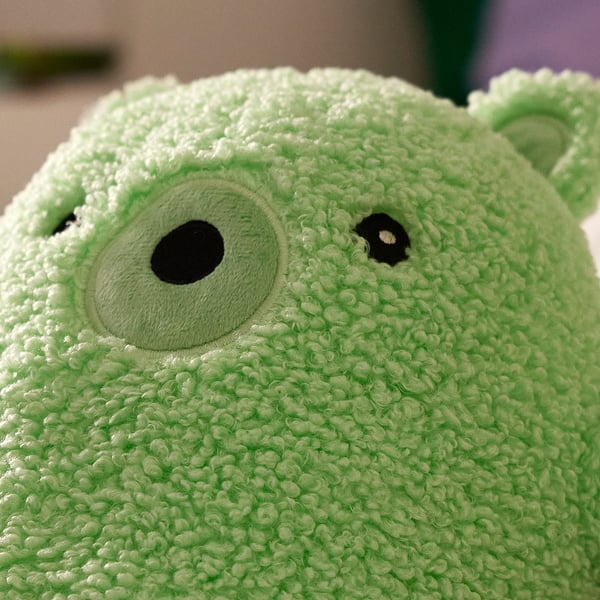 GREJSIMOJS Peluche, orso/verde, 38 cm