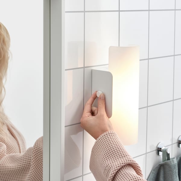 HAVSDUN Lampada da parete a LED, intensità luminosa regolabile bianco/vetro smerigliato bianco