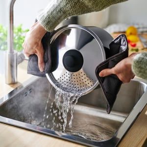 Pentola IKEA HEMLAGAD Con Coperchio - 3 Litri, Alluminio Antiaderente, Adatta A Induzione, Nero