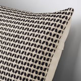 KUSTFLY Fodera per cuscino, beige/nero, 50x50 cm