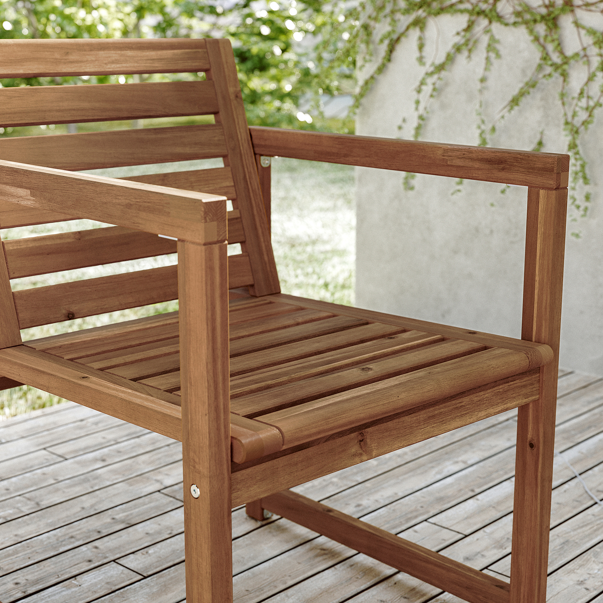 NÄMMARÖ Sedia con braccioli da giardino, mordente marrone chiaro
