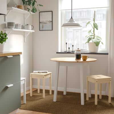 PINNTORP / HÄGERNÄS Tavolo e 2 sgabelli, mordente marrone chiaro mordente bianco/pino, 85 cm