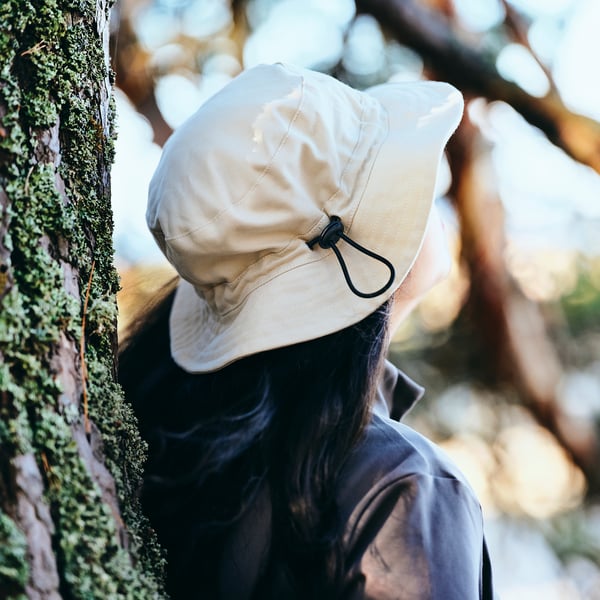 SOLUPPGÅNG Cappello, bianco sporco