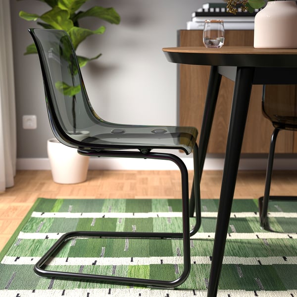 TJÄRKIL / TOBIAS Tavolo e 4 sedie, nero impiallacciatura di noce/grigio nero, 180/235/290 cm