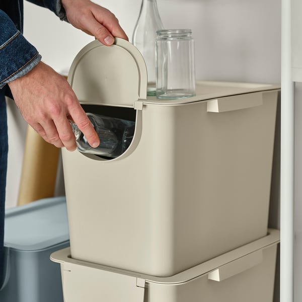 TRÖSKNING Bidone con coperchio, beige chiaro, 25 l