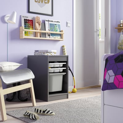 TROFAST Combinazione con contenitore/vassoi, grigio bianco/grigio, 34x44x56 cm
