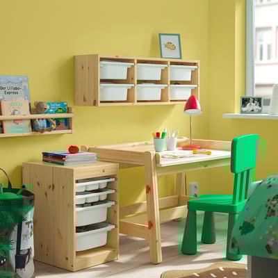 TROFAST Combinazione con contenitore/vassoi, pino con mordente bianco/bianco, 32x44x52 cm