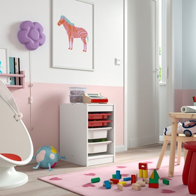 TROFAST Combinazione con contenitori/vassoi, bianco rosso/bianco, 34x44x56 cm