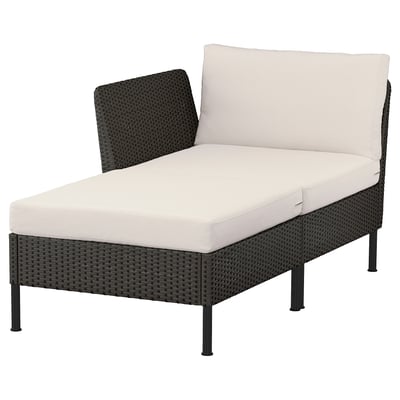 VITTSKÄR Chaise-longue modulare, con bracciolo da esterno/plastica effetto rattan grigio scur Frösön/Duvholmen beige