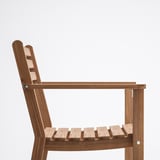 ASKHOLMEN Silla con apoyabrazos para terraza, café oscuro