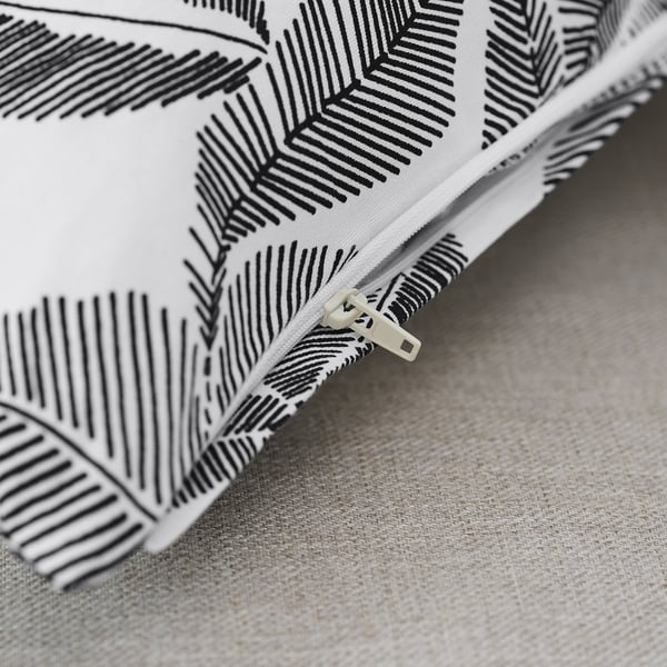 BROKDRACENA Funda de cojín, negro/blanco flores, 50x50 cm