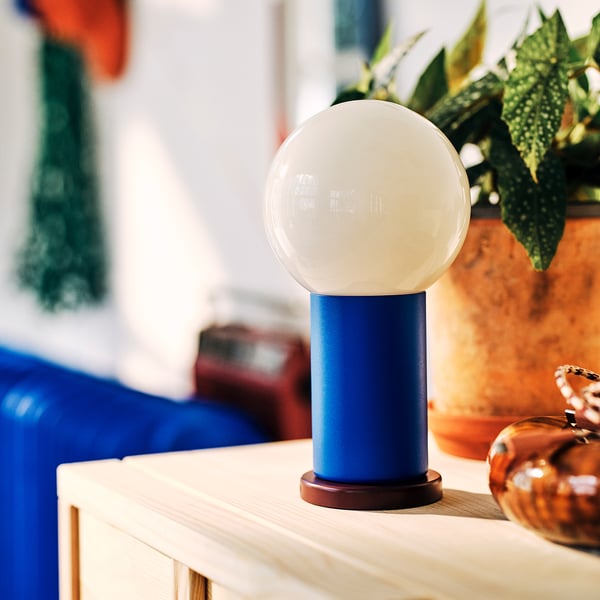 IKEA PS 2026 Lámpara LED portátil, a pilas regulación de intensidad luminosa/azul amarillo pastel, 22 cm