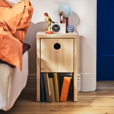 IKEA PS 2026 Velador, pino con puerta abatible, 30x30x50 cm
