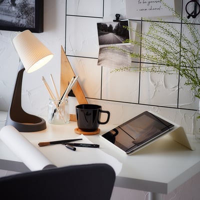 SVALLET Lámpara de escritorio, Gris oscuro/blanco