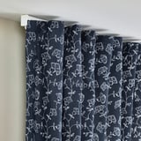 TRYSTÄVMAL Cortina, 1 par, azul oscuro/blanco/flores con cinta de fruncir, 145x250 cm