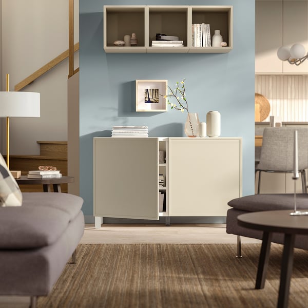 BESTÅ Mueble sala con puertas, Krukmakare beige/Stubbarp blanco, 120x42x74 cm