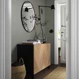 BESTÅ Mueble sala con puertas, negro con café/Hedeviken/Stubbarp Chapa de roble, 120x42x74 cm