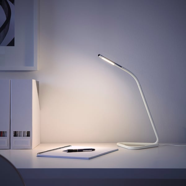 HÅRTE Lámpara de escritorio LED, blanco/gris plata