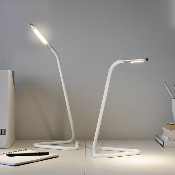 HÅRTE Lámpara de escritorio LED, blanco/gris plata