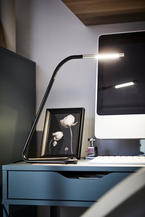HÅRTE Lámpara de escritorio LED, negro/gris plata