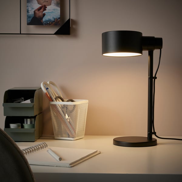 LÖVMÅNAD Lámpara de mesa, negro