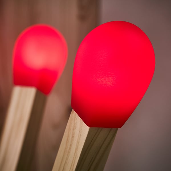STRÅLA Lámpara de pie LED, con forma de cerilla Madera