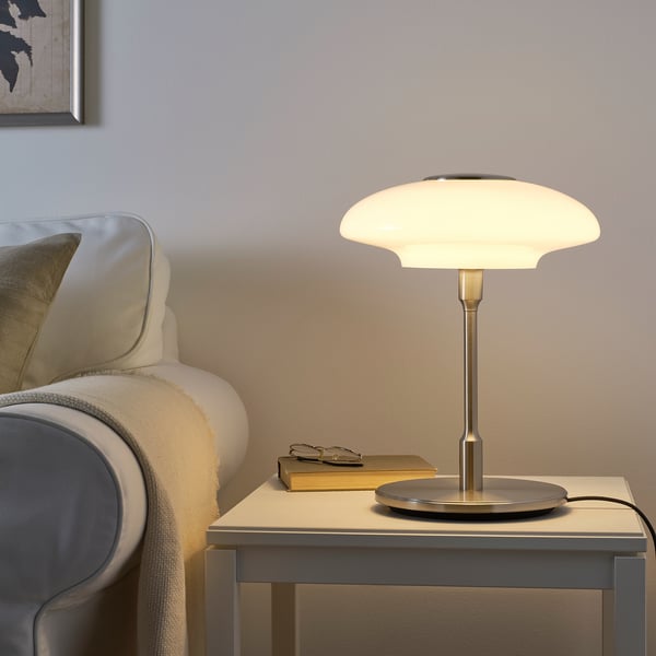 TÄLLBYN Lámpara de mesa, niquelado/blanco Vidrio, 40 cm