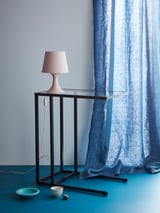 VITTSJÖ Mesa soporte para portátil, negro con café/Vidrio, 35x65 cm