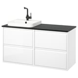 Moderní bílá toaletní souprava ÄNGSJÖN s černou pracovní deskou a dřezem s elegantními zásuvkami pro ukládání.