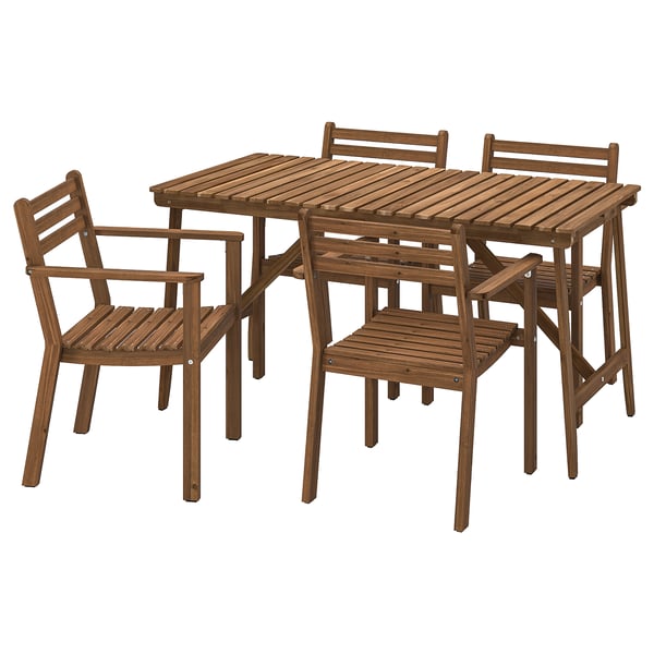 Sada dřevěného venkovního nábytku, obsahuje stůl a čtyři židle, hnědá, akáciové dřevo, jednoduchý design.