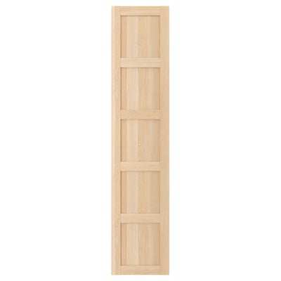 Dveře BERGSBO, světle hnědé dveře se vzorem dřeva se čtyřmi čtvercovými panely a klasickým designem.