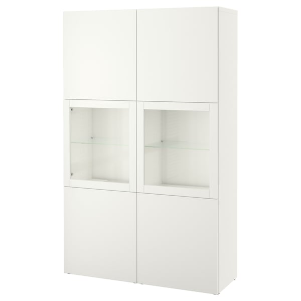 Bílá skříňka BESTÅ: elegantní, moderní design se skleněnými dvířky, obdélníkového tvaru, nabízí úložný prostor a výstavu.