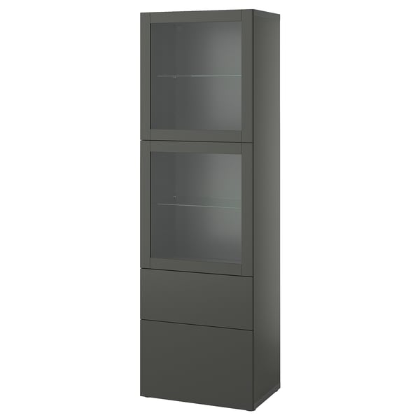 Šedá skříňka ikea BESTÅ se skleněnými dvířky a zásuvkami. Je vysoký, obdélníkový a má moderní linie.