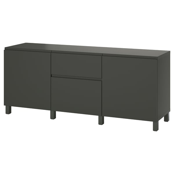 Tmavě šedý úložný díl BESTÅ se třemi dvířky a dvěma zásuvkami. Kombinuje elegantní, moderní design s praktickými úložnými řešeními.