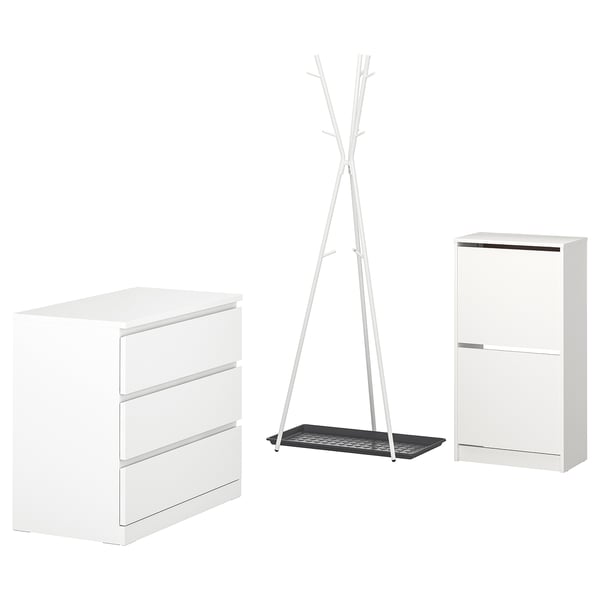 Třídílná bílá nábytková sestava: komoda, botník a stojan na klobouky, moderní minimalistický design.