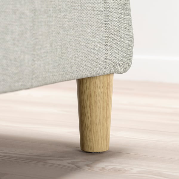 Světle šedá čalouněná noha postele, vyrobená z masivního dřeva, 12. 5 cm vysoký.