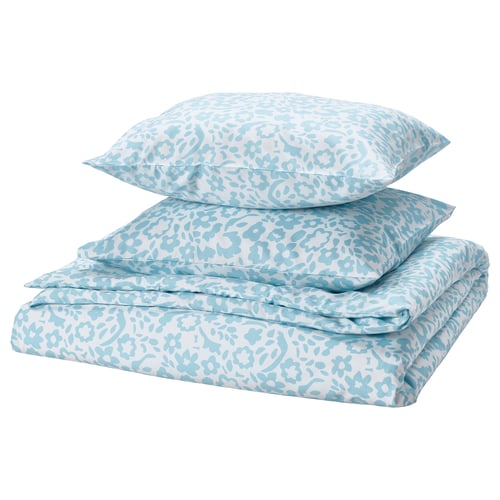 Souprava povlečení CYMBALBLOMMA, světle modrý květinový potisk, recyklovaný polyester, úhledně složená.
