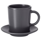 DINERA matný černý keramický hrnek na podšálku, jednoduchý rustikální design.